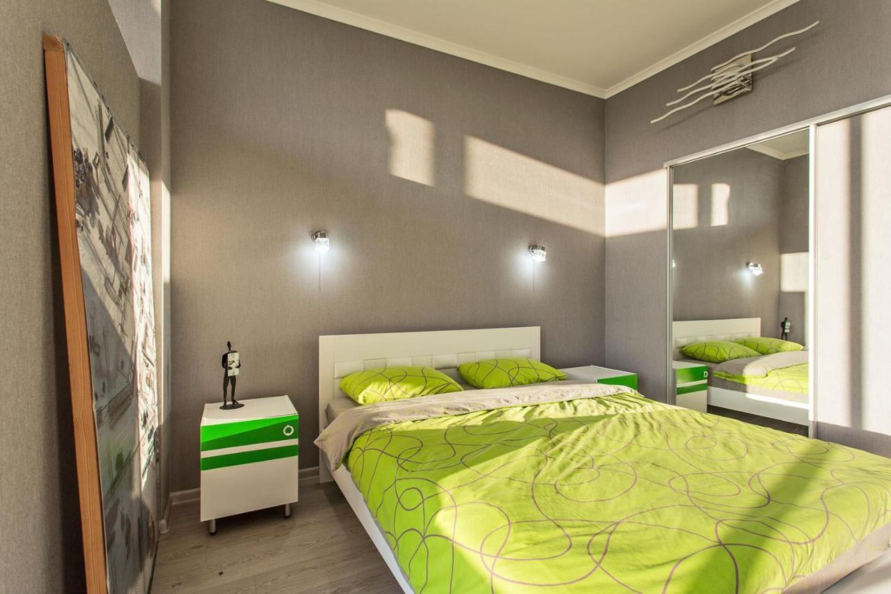 Gagarin Plaza Apartment 70 Square Metres On 12Th Floor أوديسا المظهر الخارجي الصورة